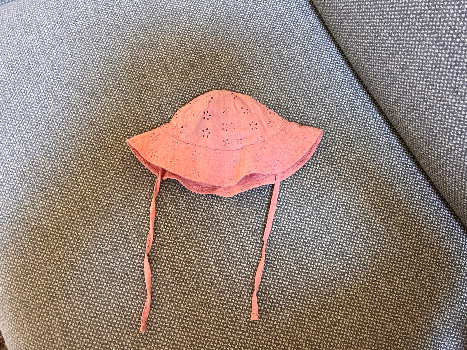 Schattig roze zomerhoedje Hema